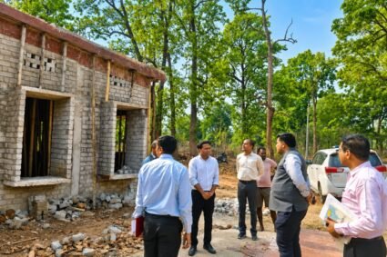 कलेक्टर कुणाल दुदावत ने पसरखेत में आंगनबाड़ी भवन निर्माण कार्य का किया निरीक्षण